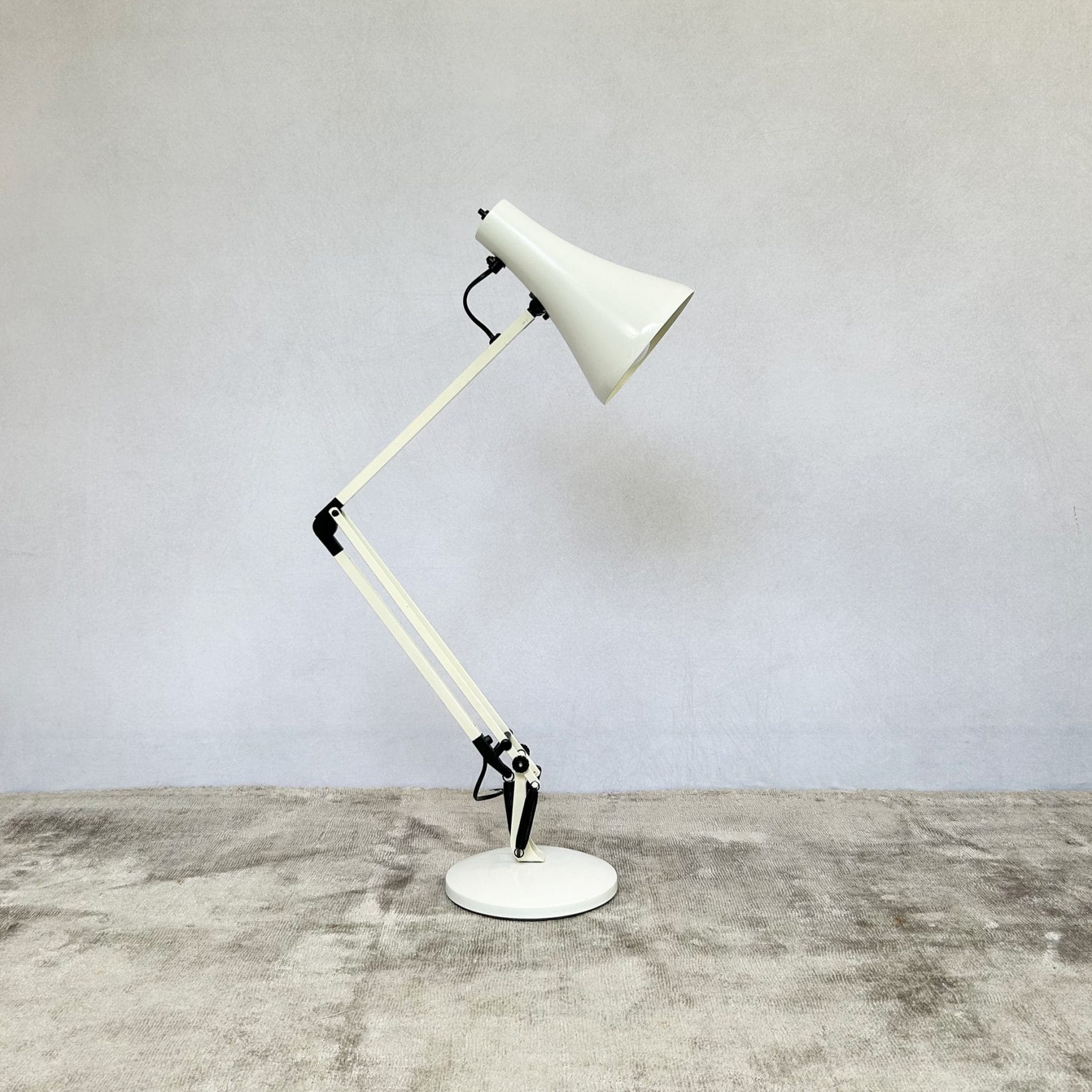 Vintage White Anglepoise Apex 90 Desk Lamp by George Carwardine