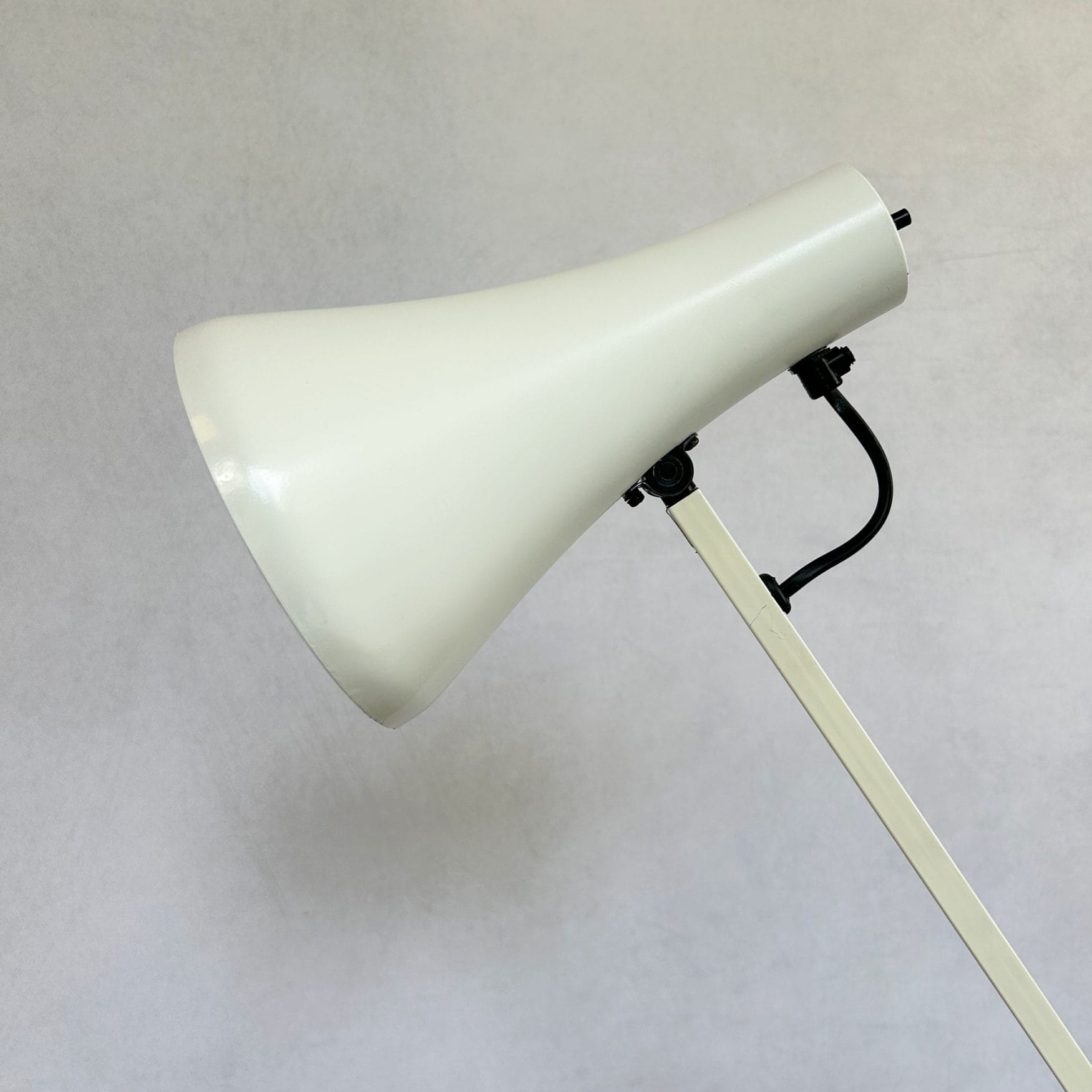 Vintage White Anglepoise Apex 90 Desk Lamp by George Carwardine