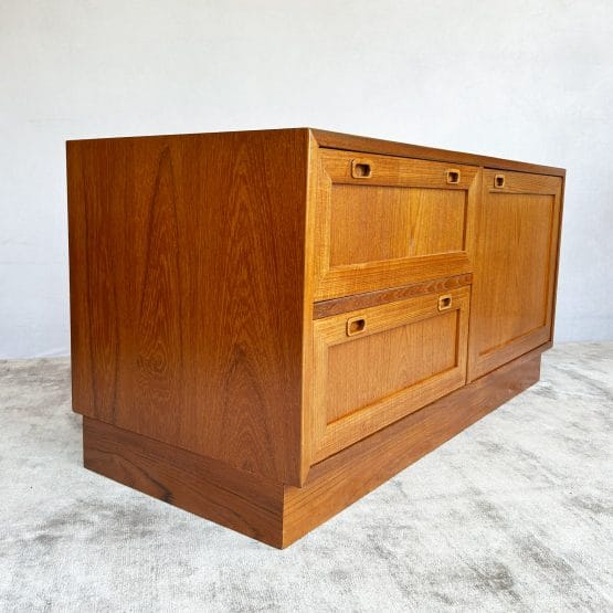 Danish Modern Teak Compact Sideboard / Media Unit
