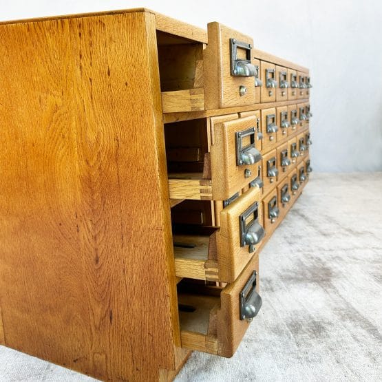 Vintage Oak 3 Draw Chest of Drawers
