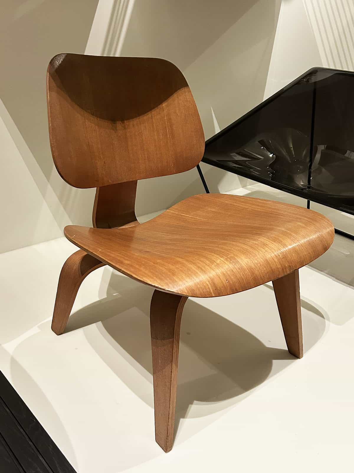 The Eames LCW: Perfecting Three-Dimensional Plywood
