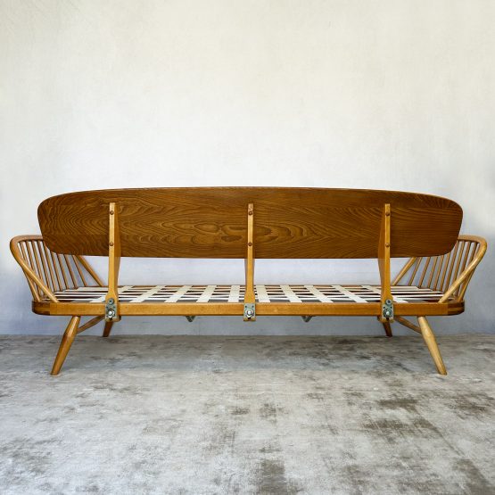 Ercol Day Bed / Studio Couch 'Model 355'