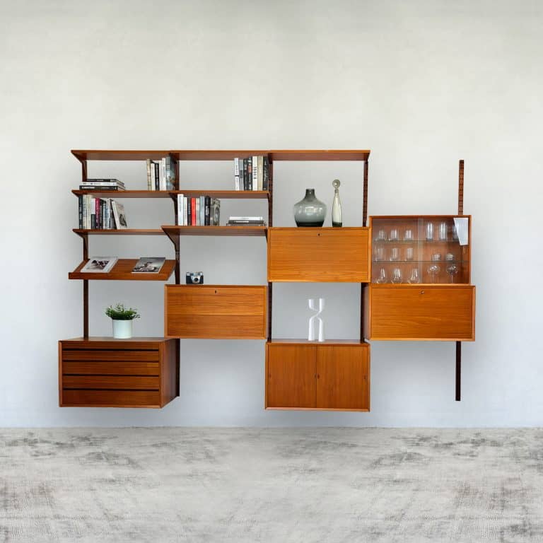 Mid Century ‘Royal System’ Modular wall Unit by Poul Cadovius - 4 Bays