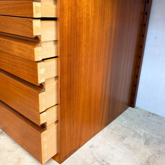 Mid Century ‘Royal System’ Modular wall Unit by Poul Cadovius - 4 Bays