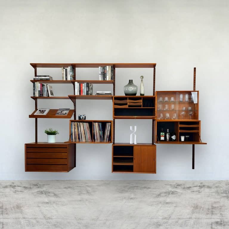 Mid Century ‘Royal System’ Modular wall Unit by Poul Cadovius - 4 Bays