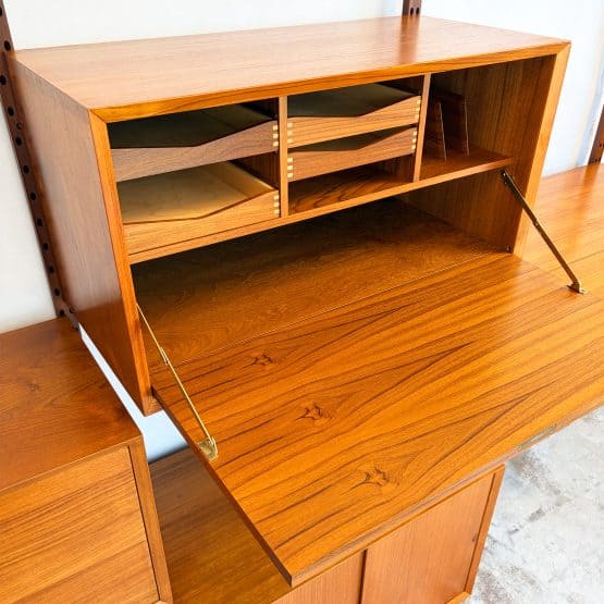 Mid Century ‘Royal System’ Modular wall Unit by Poul Cadovius - 4 Bays
