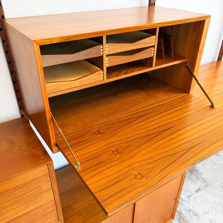 Mid Century ‘Royal System’ Modular wall Unit by Poul Cadovius - 4 Bays