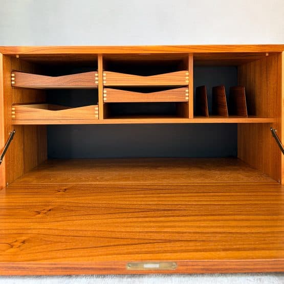 Mid Century ‘Royal System’ Modular wall Unit by Poul Cadovius - 4 Bays
