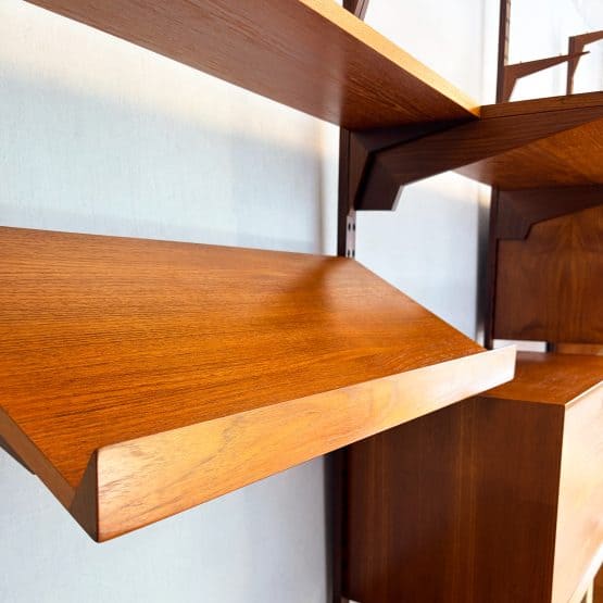 Mid Century ‘Royal System’ Modular wall Unit by Poul Cadovius - 4 Bays
