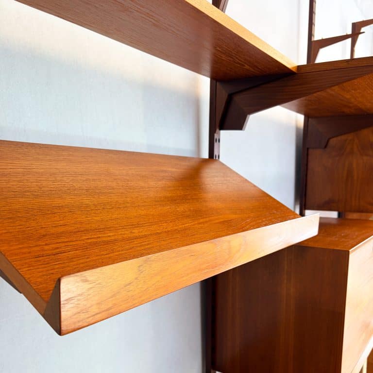 Mid Century ‘Royal System’ Modular wall Unit by Poul Cadovius - 4 Bays