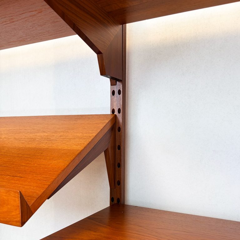 Mid Century ‘Royal System’ Modular wall Unit by Poul Cadovius - 4 Bays